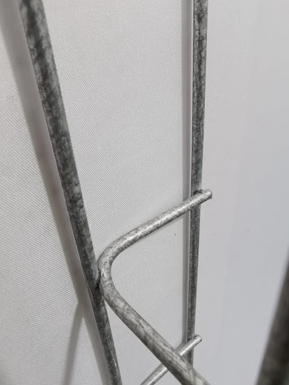 Comprimento do duto de cabos 29 cm, profundidade 5 cm, tamanho da malha 5 x 10 cm