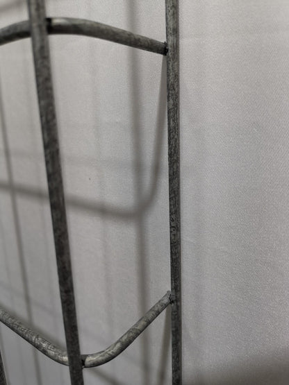 Comprimento do duto de cabos 29 cm, profundidade 5 cm, tamanho da malha 5 x 10 cm