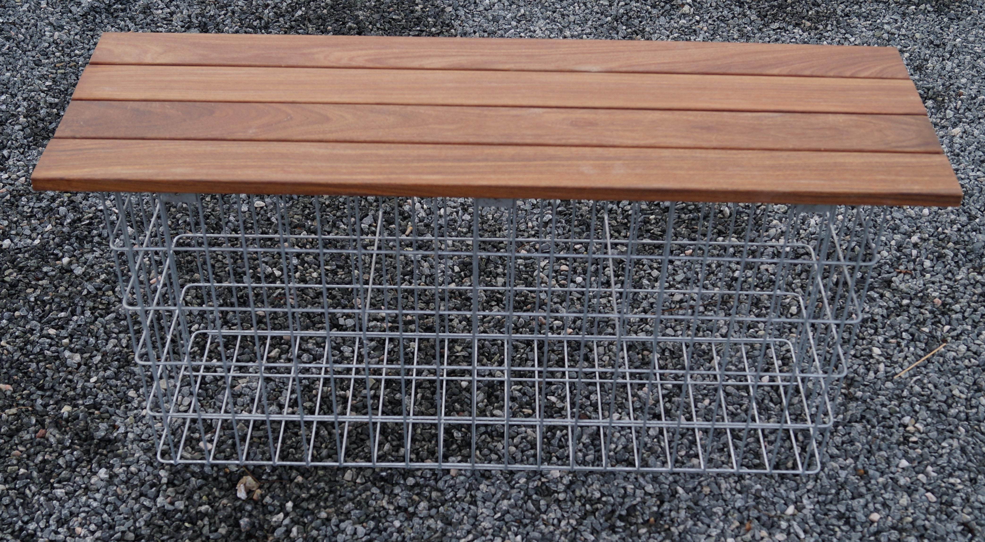 Banc en gabion en bois de Cumaru, 115 cm de longueur x 50 cm de hauteur x 42 cm de profondeur, galvanisé à chaud, MW 5 x 10 cm