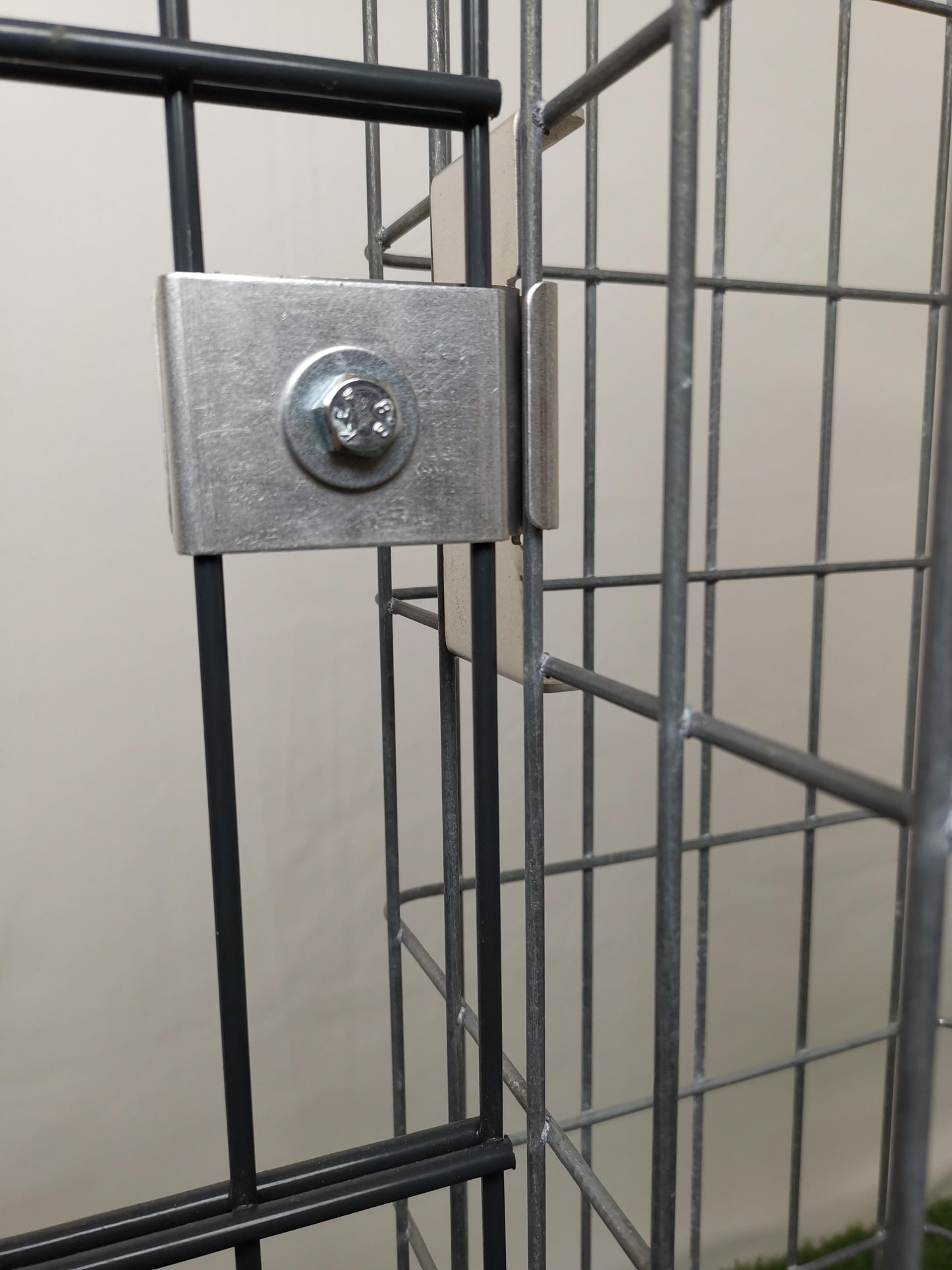 Grampo com suporte de cerca 5 x 10 cm para malha de haste dupla, alumínio