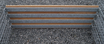 Banco de jardim com 2 gabiões - madeira de Cumaru, 200 cm de comprimento x 60 cm de altura x 37 cm de profundidade, galvanizado, MW 5 x 5 cm